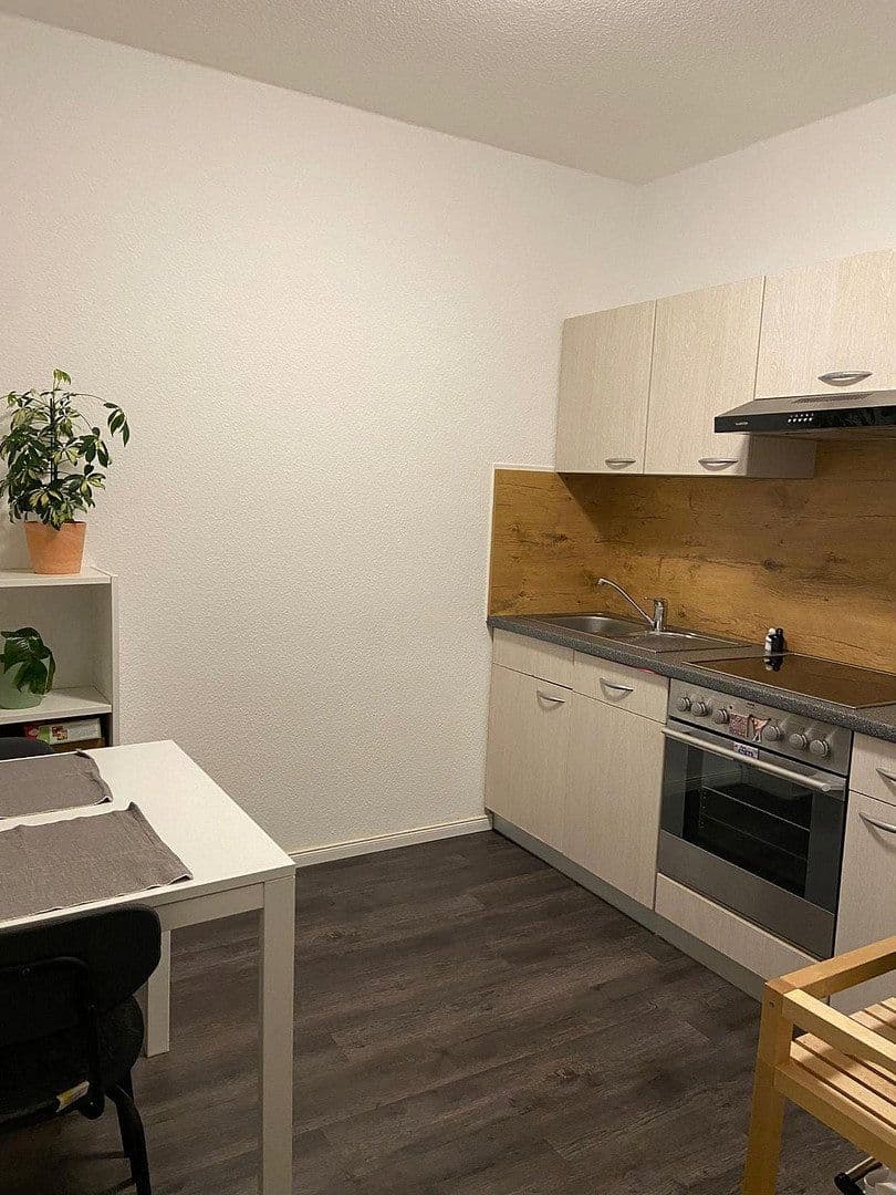 Pronájem bytu 1+1 38 m², Bernhardystraße 51, Halle, Sasko-Anhaltsko Pronájem bytu 1+1 38 m², Bernhardystraße 51, Halle, Sasko-Anhaltsko