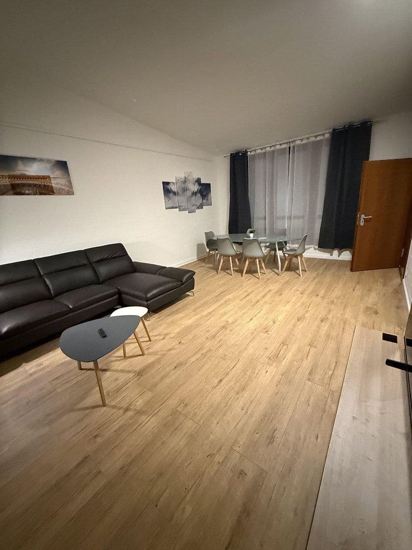 Pronájem bytu 3+1 78 m², Schwerin, Mecklenburg-Vorpommern Pronájem bytu 3+1 78 m², Schwerin, Mecklenburg-Vorpommern