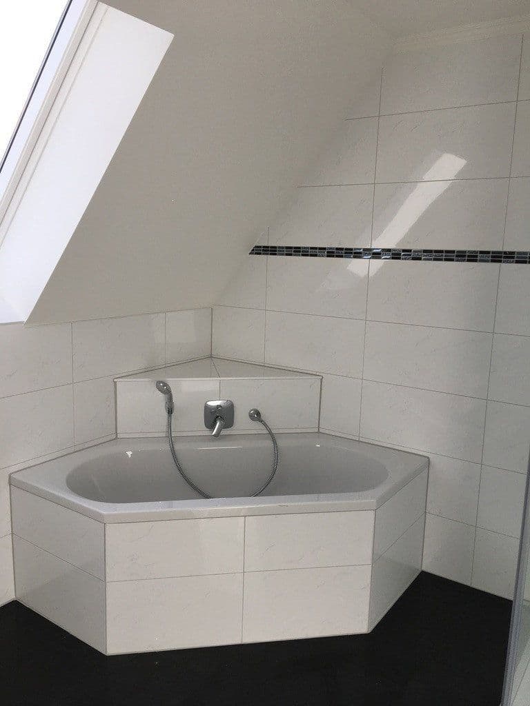 Pronájem bytu 3+1 78 m², Schwerin, Mecklenburg-Vorpommern Pronájem bytu 3+1 78 m², Schwerin, Mecklenburg-Vorpommern