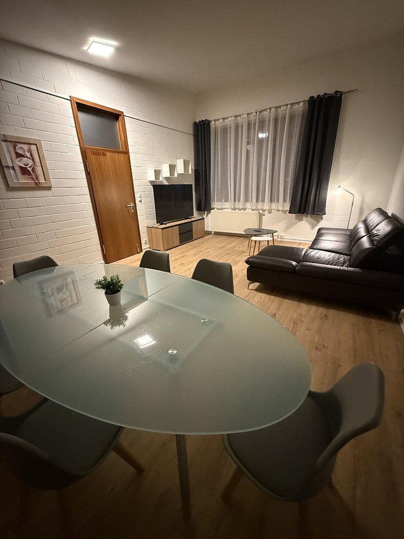 Pronájem bytu 3+1 78 m², Schwerin, Mecklenburg-Vorpommern Pronájem bytu 3+1 78 m², Schwerin, Mecklenburg-Vorpommern