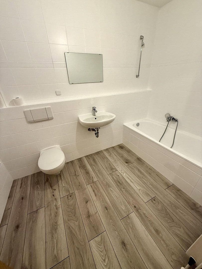 Pronájem bytu 3+1 78 m², Schwerin, Mecklenburg-Vorpommern Pronájem bytu 3+1 78 m², Schwerin, Mecklenburg-Vorpommern