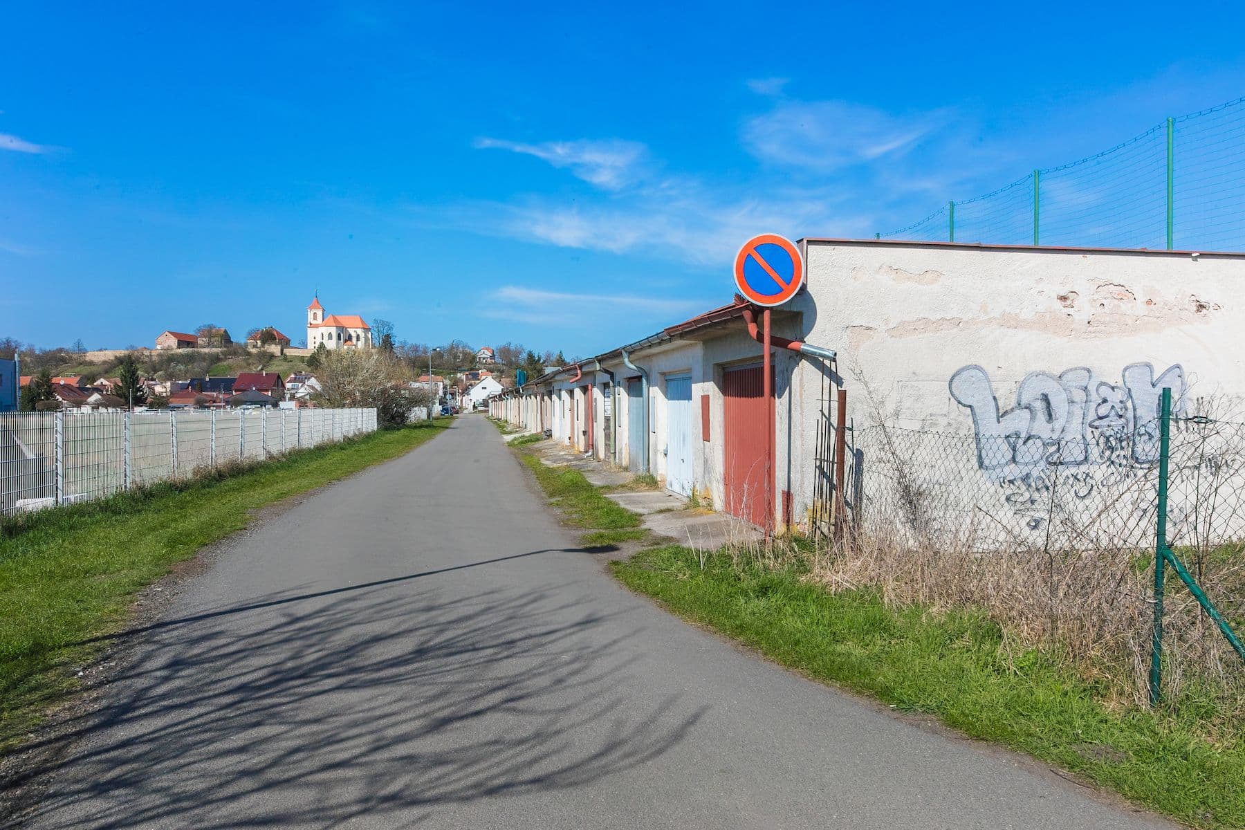 Prodej garáže 22 m², Sadská, Středočeský kraj Prodej garáže 22 m², Sadská, Středočeský kraj