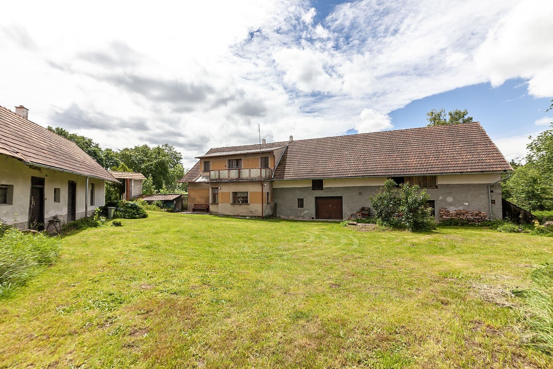 Prodej domu 147 m², pozemek 6.131 m², Dolní Kralovice, Středočeský kraj Prodej domu 147 m², pozemek 6.131 m², Dolní Kralovice, Středočeský kraj