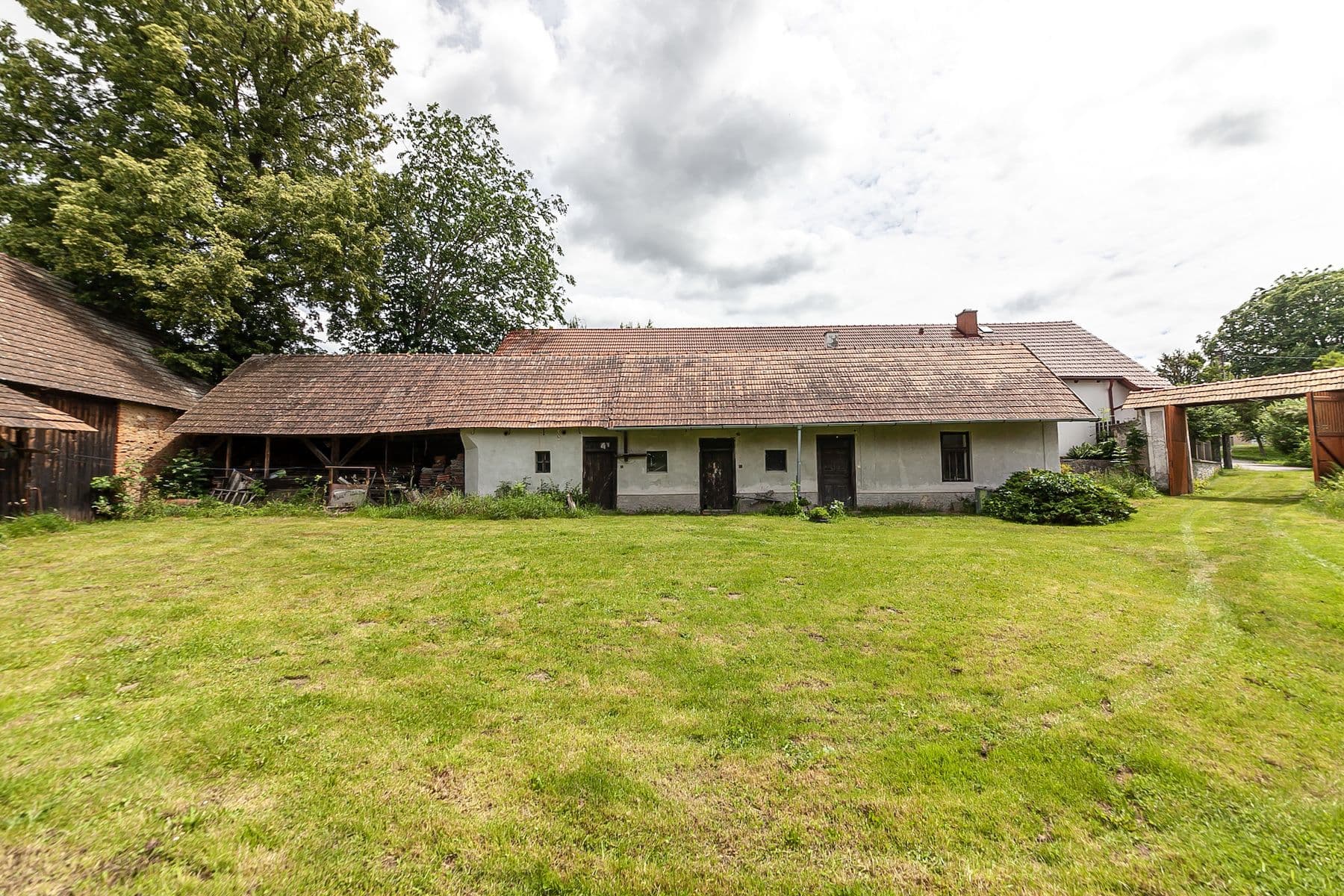 Prodej domu 147 m², pozemek 6.131 m², Dolní Kralovice, Praha Prodej domu 147 m², pozemek 6.131 m², Dolní Kralovice, Praha