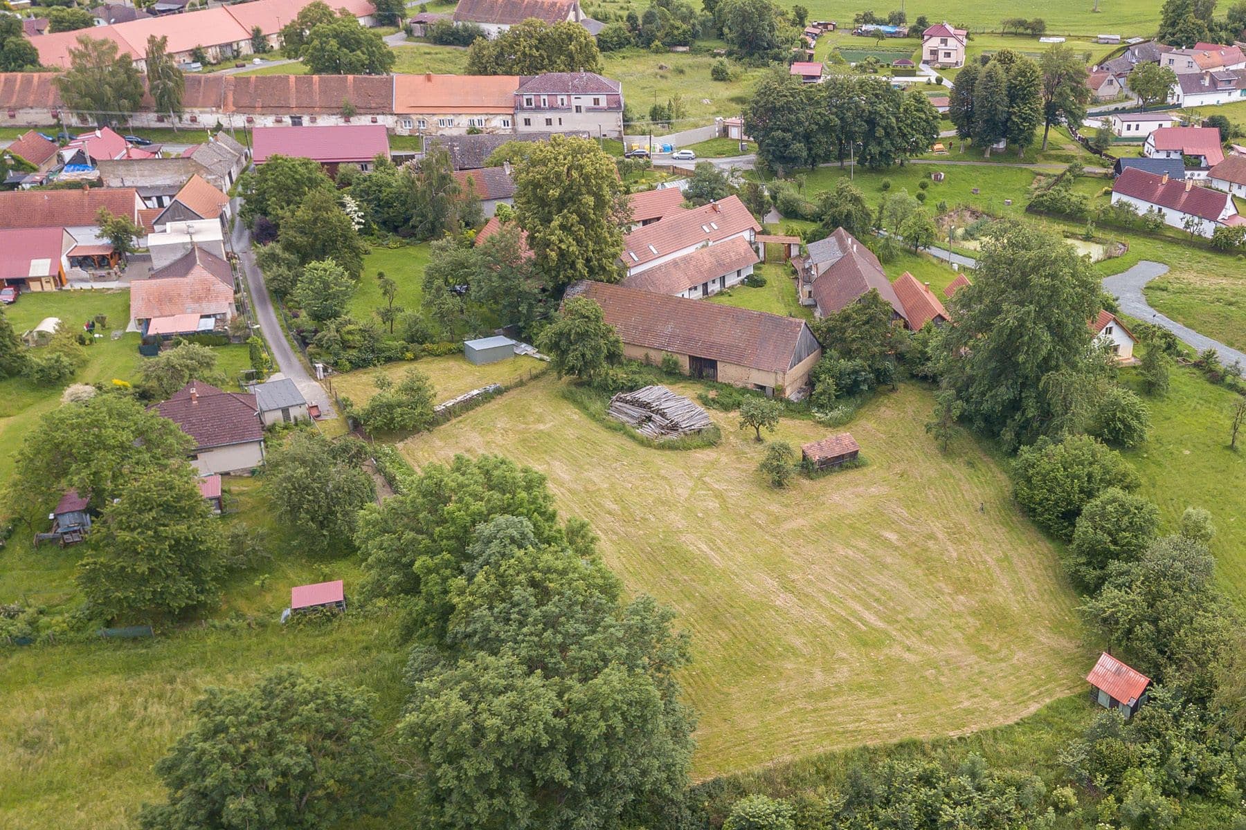 Prodej domu 147 m², pozemek 6.131 m², Dolní Kralovice, Praha Prodej domu 147 m², pozemek 6.131 m², Dolní Kralovice, Praha