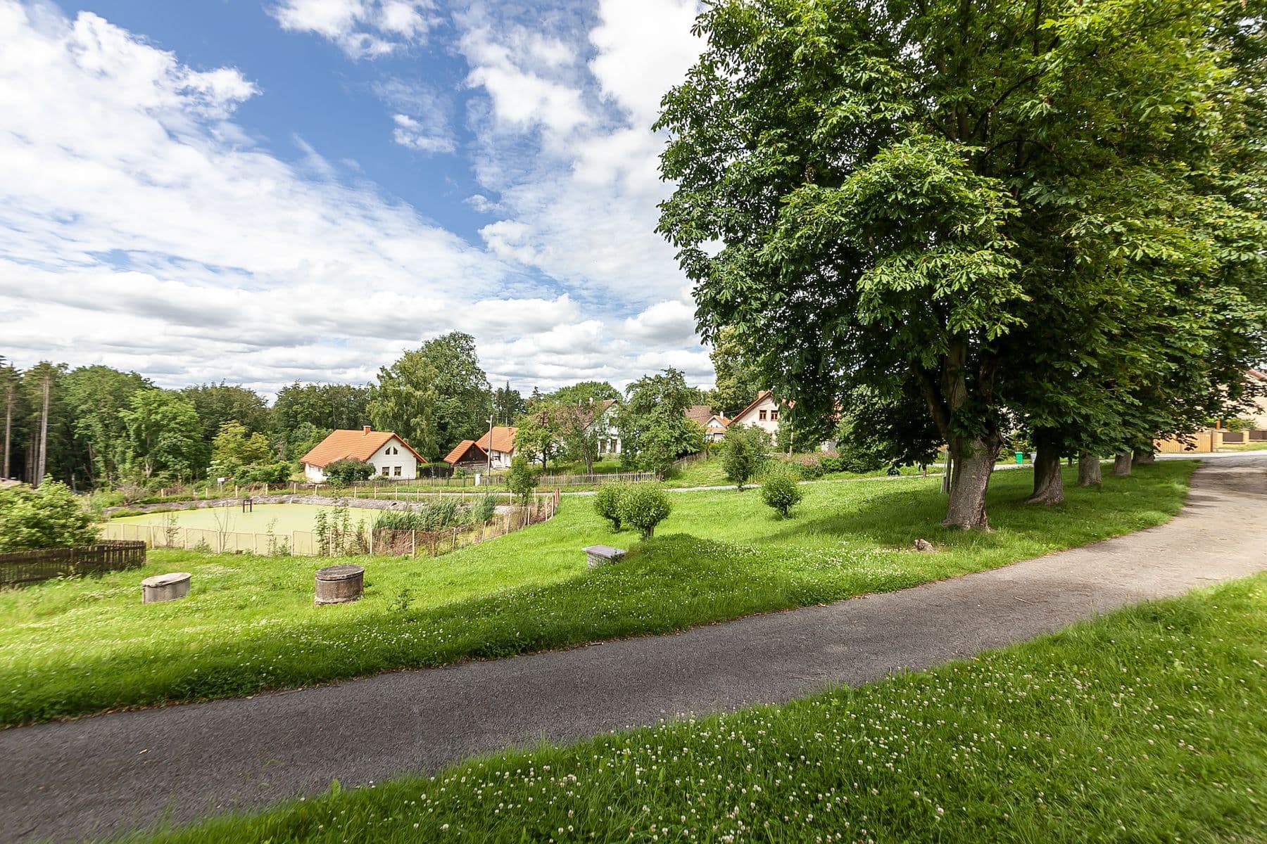 Prodej domu 147 m², pozemek 6.131 m², Dolní Kralovice, Praha Prodej domu 147 m², pozemek 6.131 m², Dolní Kralovice, Praha