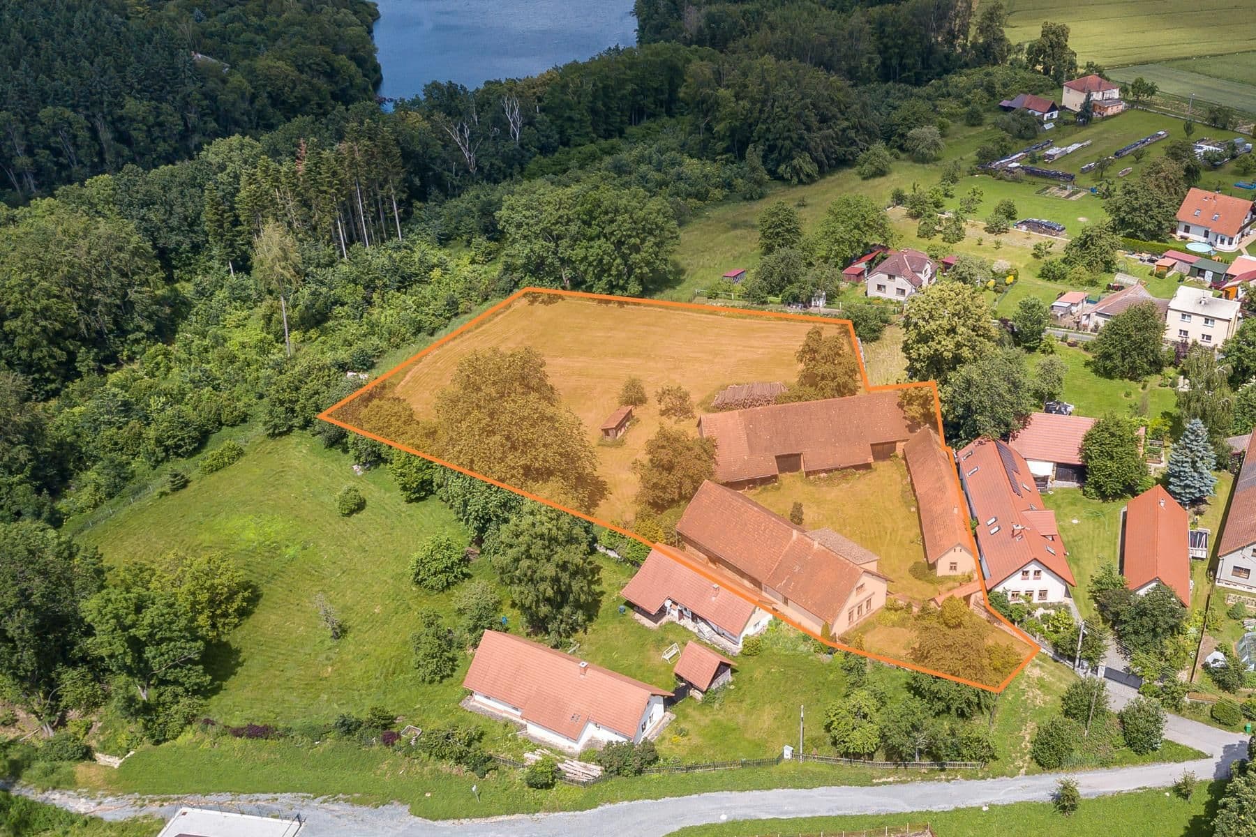 Prodej domu 147 m², pozemek 6.131 m², Dolní Kralovice, Praha Prodej domu 147 m², pozemek 6.131 m², Dolní Kralovice, Praha