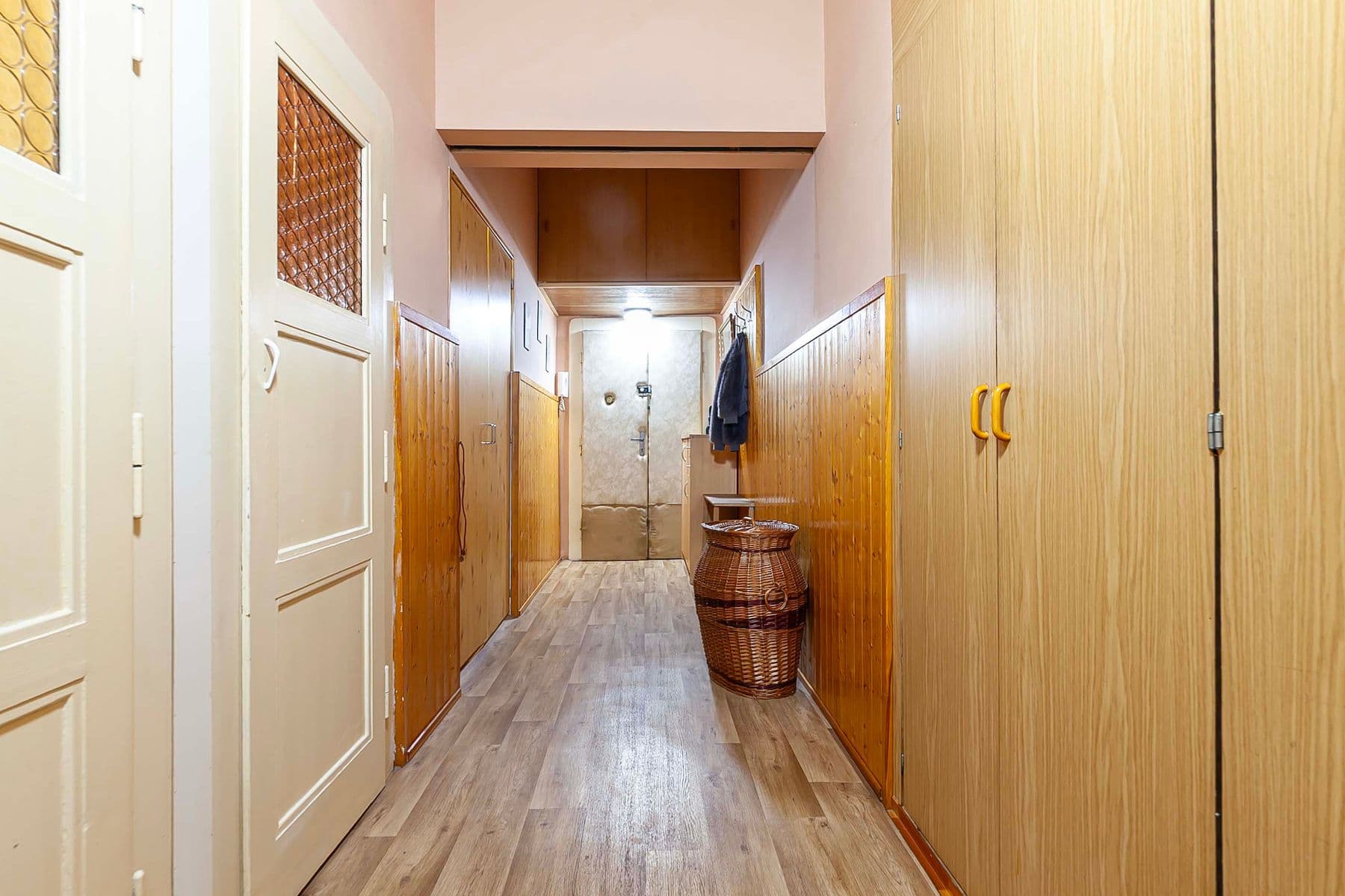 Prodej bytu 1+1 58 m², V Háji, Praha, Praha Prodej bytu 1+1 58 m², V Háji, Praha, Praha