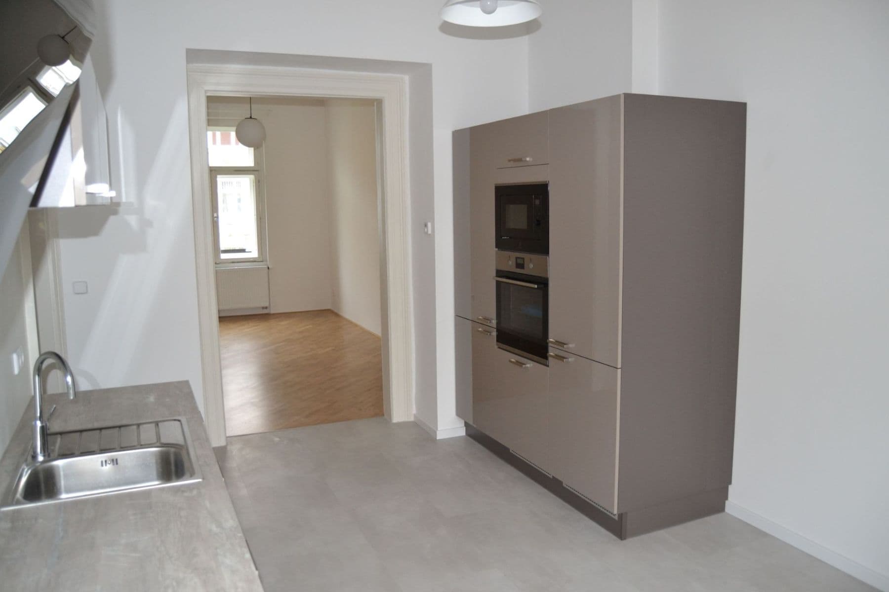 Pronájem bytu 2+1 70 m², Korunovační, Praha, Praha Pronájem bytu 2+1 70 m², Korunovační, Praha, Praha