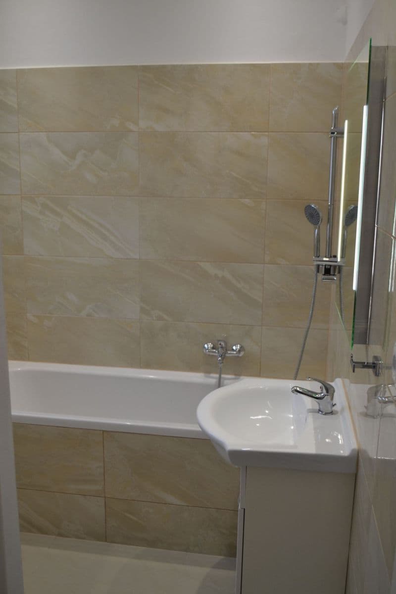 Pronájem bytu 2+1 70 m², Korunovační, Praha, Praha Pronájem bytu 2+1 70 m², Korunovační, Praha, Praha