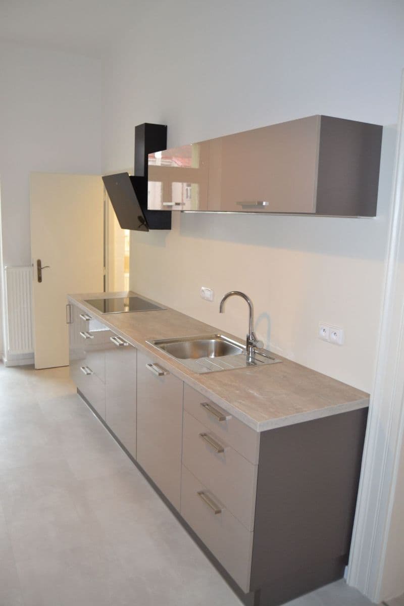 Pronájem bytu 2+1 70 m², Korunovační, Praha, Praha Pronájem bytu 2+1 70 m², Korunovační, Praha, Praha