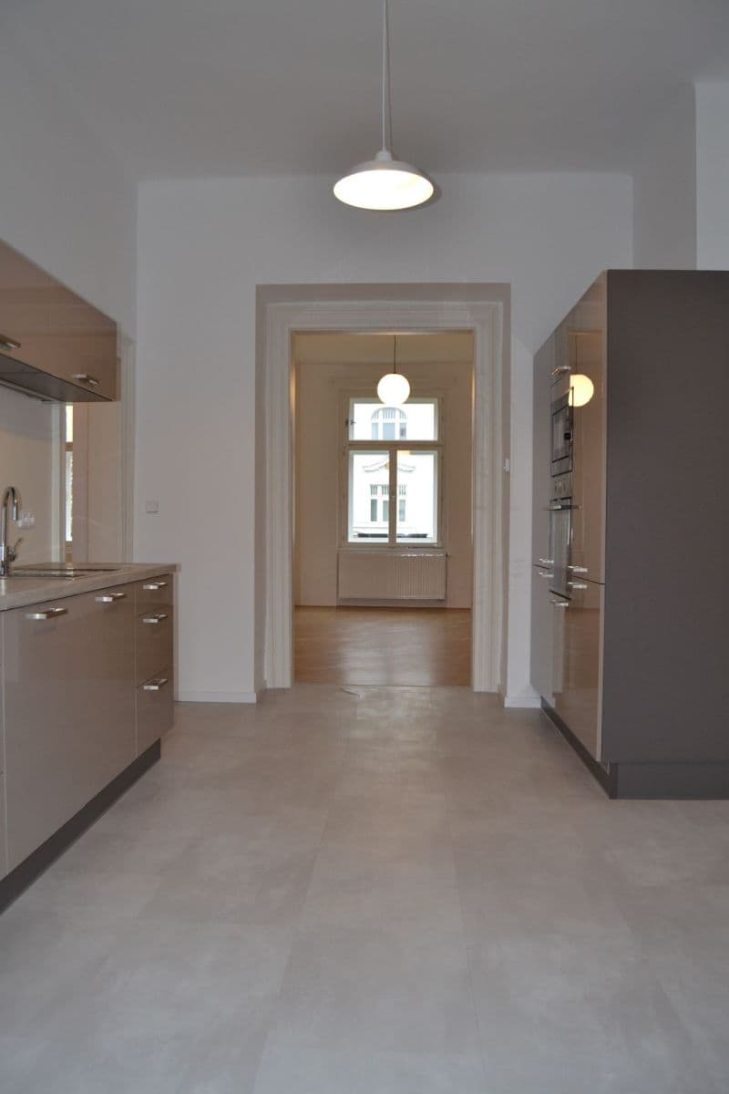 Pronájem bytu 2+1 70 m², Korunovační, Praha, Praha Pronájem bytu 2+1 70 m², Korunovační, Praha, Praha