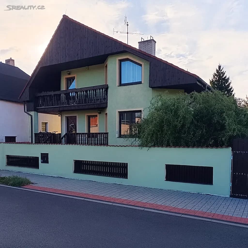 Prodej domu 396 m², pozemek 660 m², Karla Čapka, Chomutov, Ústecký kraj Prodej domu 396 m², pozemek 660 m², Karla Čapka, Chomutov, Ústecký kraj