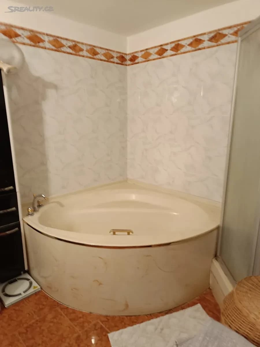 Prodej domu 396 m², pozemek 660 m², Karla Čapka, Chomutov, Ústecký kraj Prodej domu 396 m², pozemek 660 m², Karla Čapka, Chomutov, Ústecký kraj