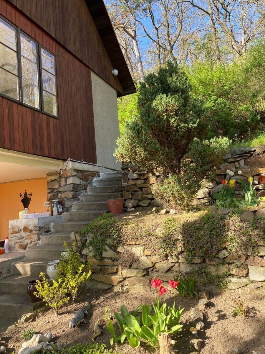 Prodej chaty, chalupy 48 m², pozemek 1.156 m², V Podskalí, Zadní Třebaň, Středočeský kraj Prodej chaty, chalupy 48 m², pozemek 1.156 m², V Podskalí, Zadní Třebaň, Středočeský kraj