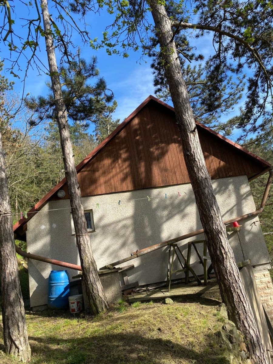 Prodej chaty, chalupy 48 m², pozemek 1.156 m², V Podskalí, Zadní Třebaň, Středočeský kraj Prodej chaty, chalupy 48 m², pozemek 1.156 m², V Podskalí, Zadní Třebaň, Středočeský kraj