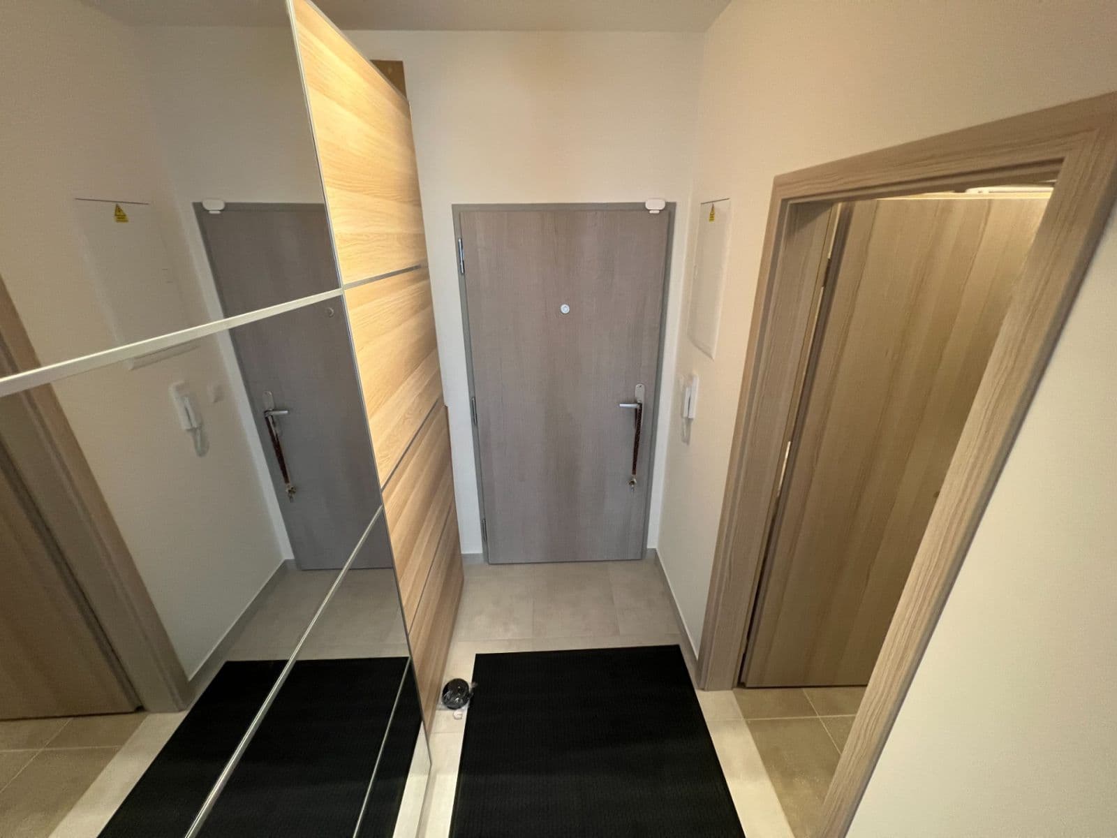 Pronájem bytu 1+kk 36 m², Gerstelova, Praha, Praha Pronájem bytu 1+kk 36 m², Gerstelova, Praha, Praha