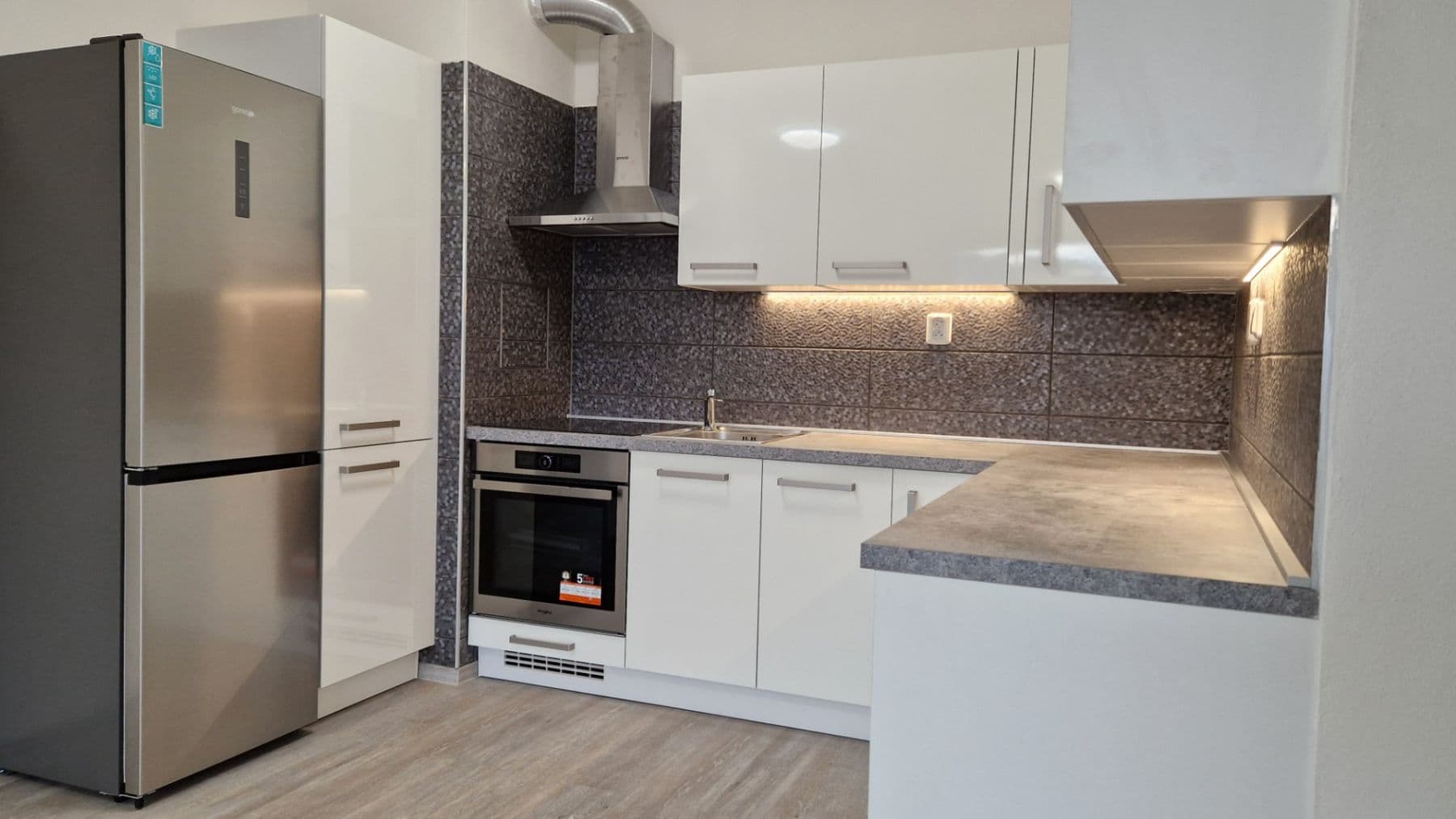 Pronájem bytu 2+kk 55 m², Studentská, Plzeň, Plzeňský kraj Pronájem bytu 2+kk 55 m², Studentská, Plzeň, Plzeňský kraj