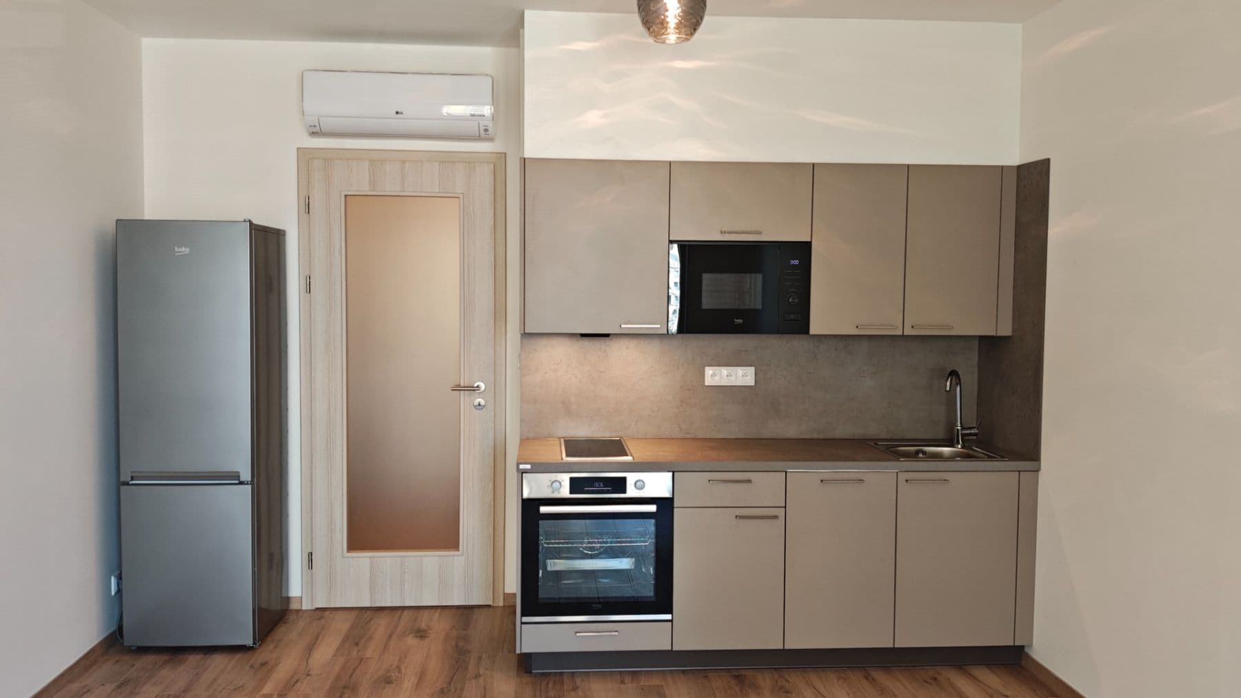 Pronájem bytu 1+kk 35 m², Poděbradská, Praha, Praha Pronájem bytu 1+kk 35 m², Poděbradská, Praha, Praha