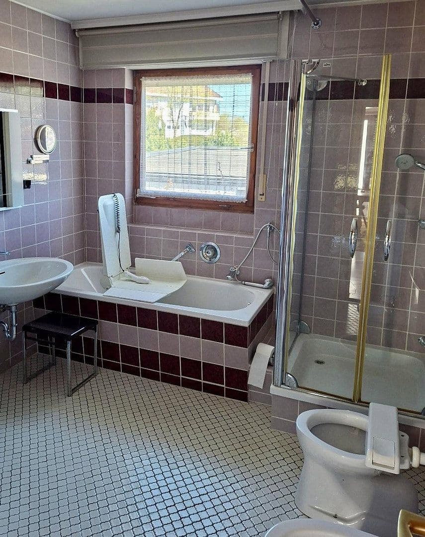 Prodej domu 220 m², pozemek 875 m², Pforzheim, Bádensko-Württembersko Prodej domu 220 m², pozemek 875 m², Pforzheim, Bádensko-Württembersko