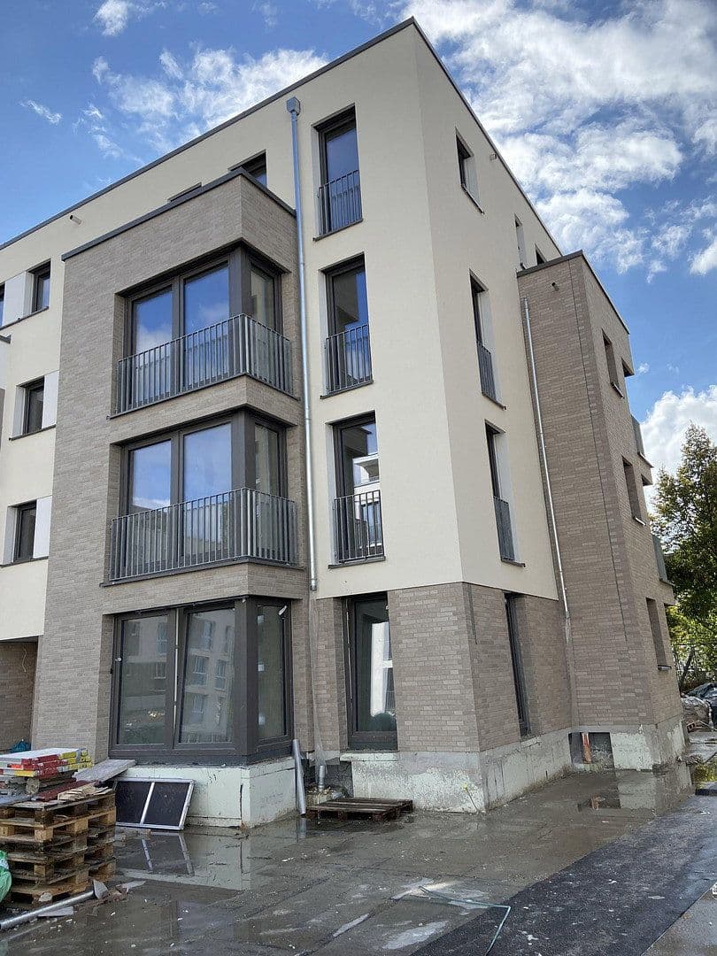 Pronájem bytu 4+1 102 m², Esslingen am Neckar, Bádensko-Württembersko Pronájem bytu 4+1 102 m², Esslingen am Neckar, Bádensko-Württembersko