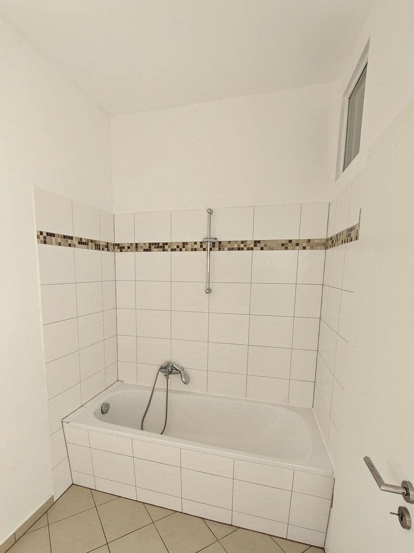 Pronájem bytu 1+1 40 m², Neuendorfstraße 14, Hennigsdorf, Braniborsko Pronájem bytu 1+1 40 m², Neuendorfstraße 14, Hennigsdorf, Braniborsko