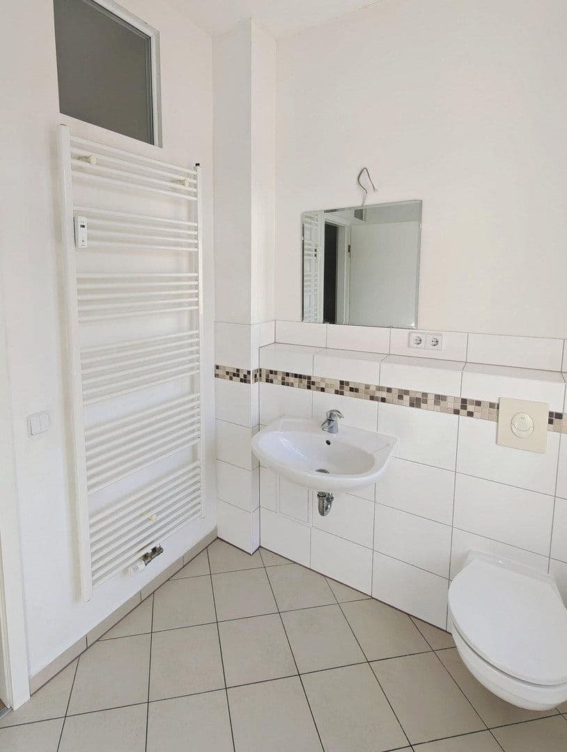 Pronájem bytu 1+1 40 m², Neuendorfstraße 14, Hennigsdorf, Braniborsko Pronájem bytu 1+1 40 m², Neuendorfstraße 14, Hennigsdorf, Braniborsko