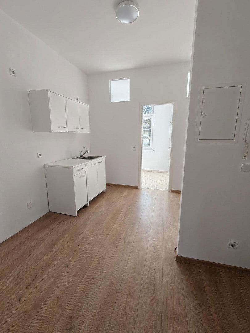 Pronájem bytu 1+1 40 m², Neuendorfstraße 14, Hennigsdorf, Braniborsko Pronájem bytu 1+1 40 m², Neuendorfstraße 14, Hennigsdorf, Braniborsko