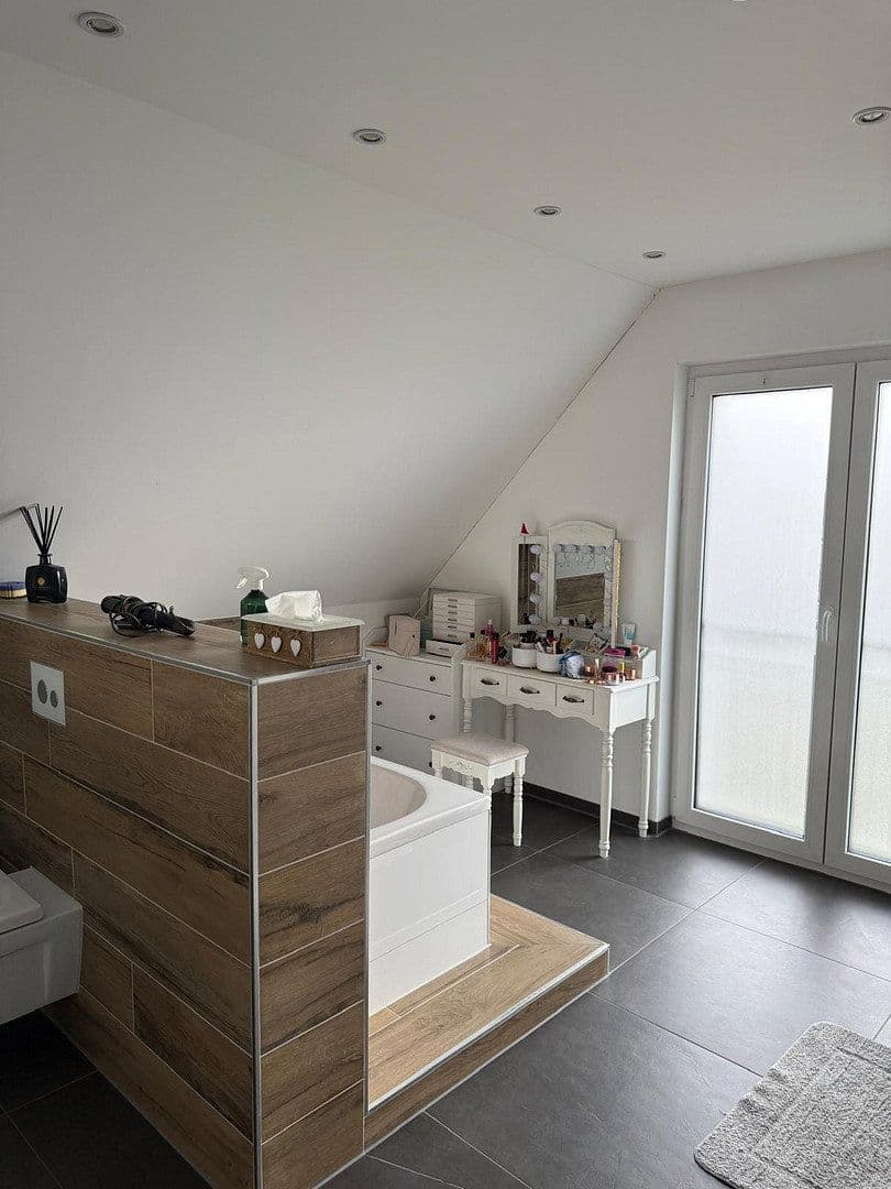 Prodej domu 176 m², pozemek 551 m², Neunkirchen am Brand, Bavorsko Prodej domu 176 m², pozemek 551 m², Neunkirchen am Brand, Bavorsko