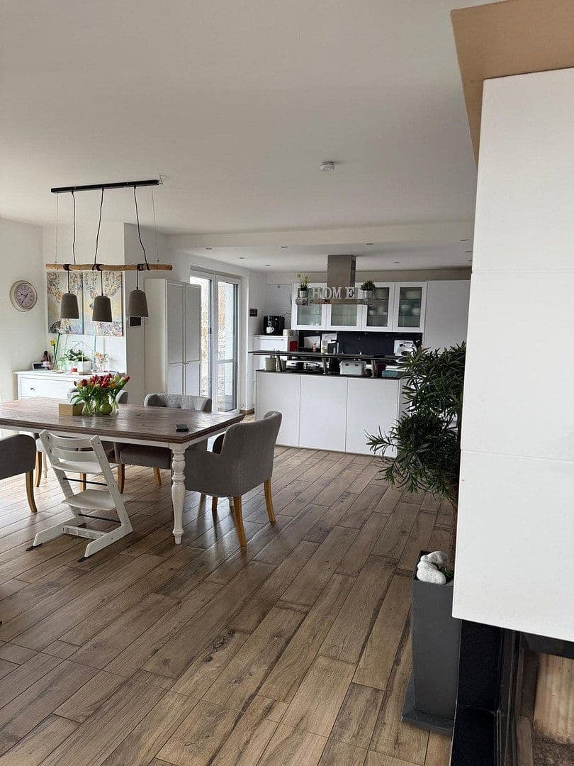 Prodej domu 176 m², pozemek 551 m², Neunkirchen am Brand, Bavorsko Prodej domu 176 m², pozemek 551 m², Neunkirchen am Brand, Bavorsko