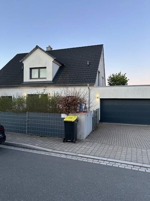 Prodej domu 176 m², pozemek 551 m², Neunkirchen am Brand, Bavorsko Prodej domu 176 m², pozemek 551 m², Neunkirchen am Brand, Bavorsko