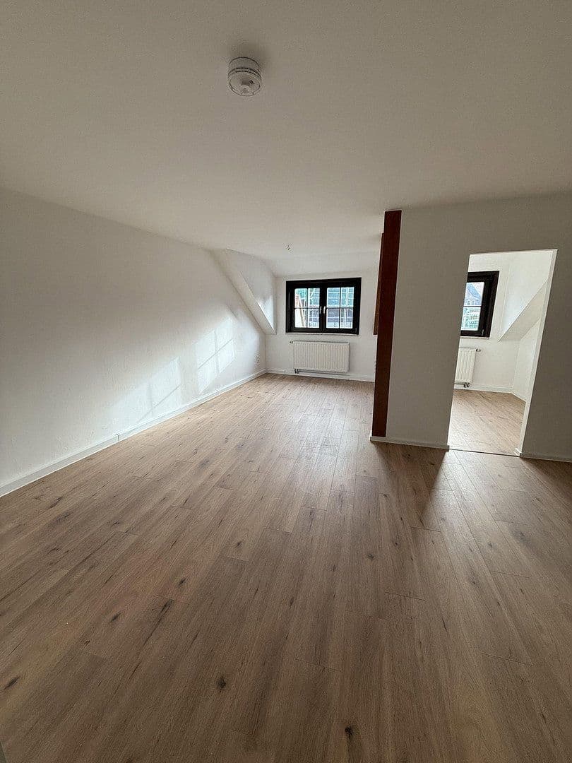 Pronájem bytu 2+kk 68 m², August-Bebel-Straße 13, Kahla, Durynsko Pronájem bytu 2+kk 68 m², August-Bebel-Straße 13, Kahla, Durynsko