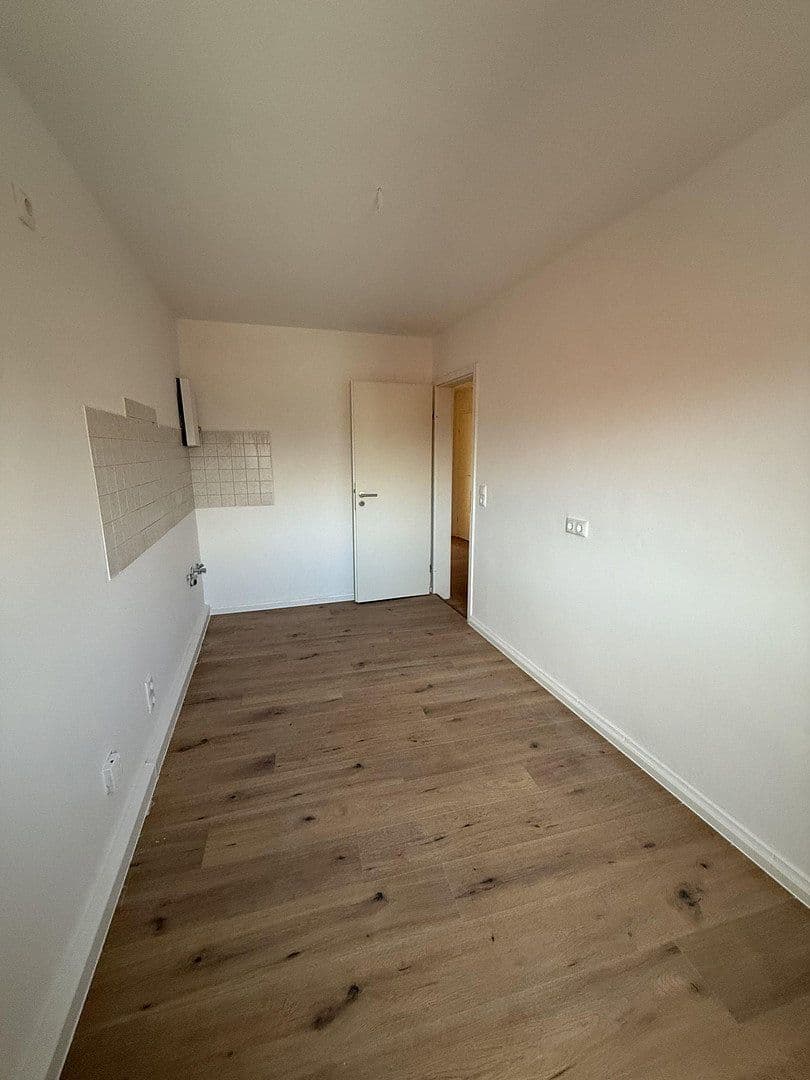 Pronájem bytu 2+kk 68 m², August-Bebel-Straße 13, Kahla, Durynsko Pronájem bytu 2+kk 68 m², August-Bebel-Straße 13, Kahla, Durynsko