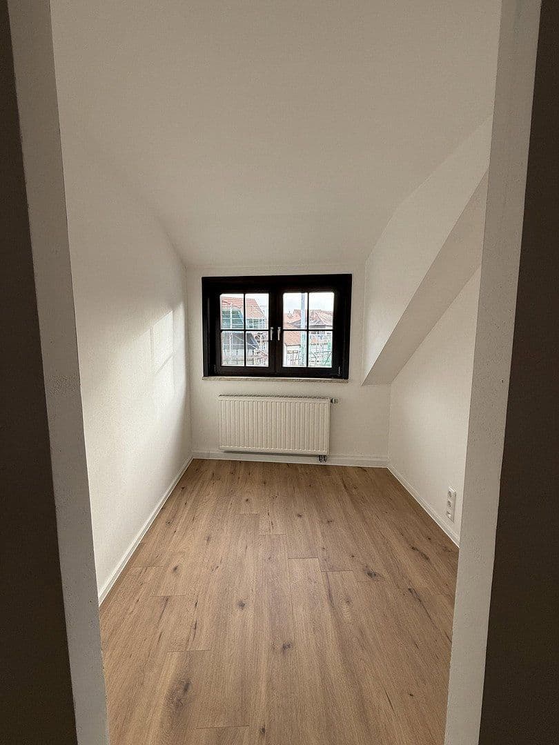 Pronájem bytu 2+kk 68 m², August-Bebel-Straße 13, Kahla, Durynsko Pronájem bytu 2+kk 68 m², August-Bebel-Straße 13, Kahla, Durynsko