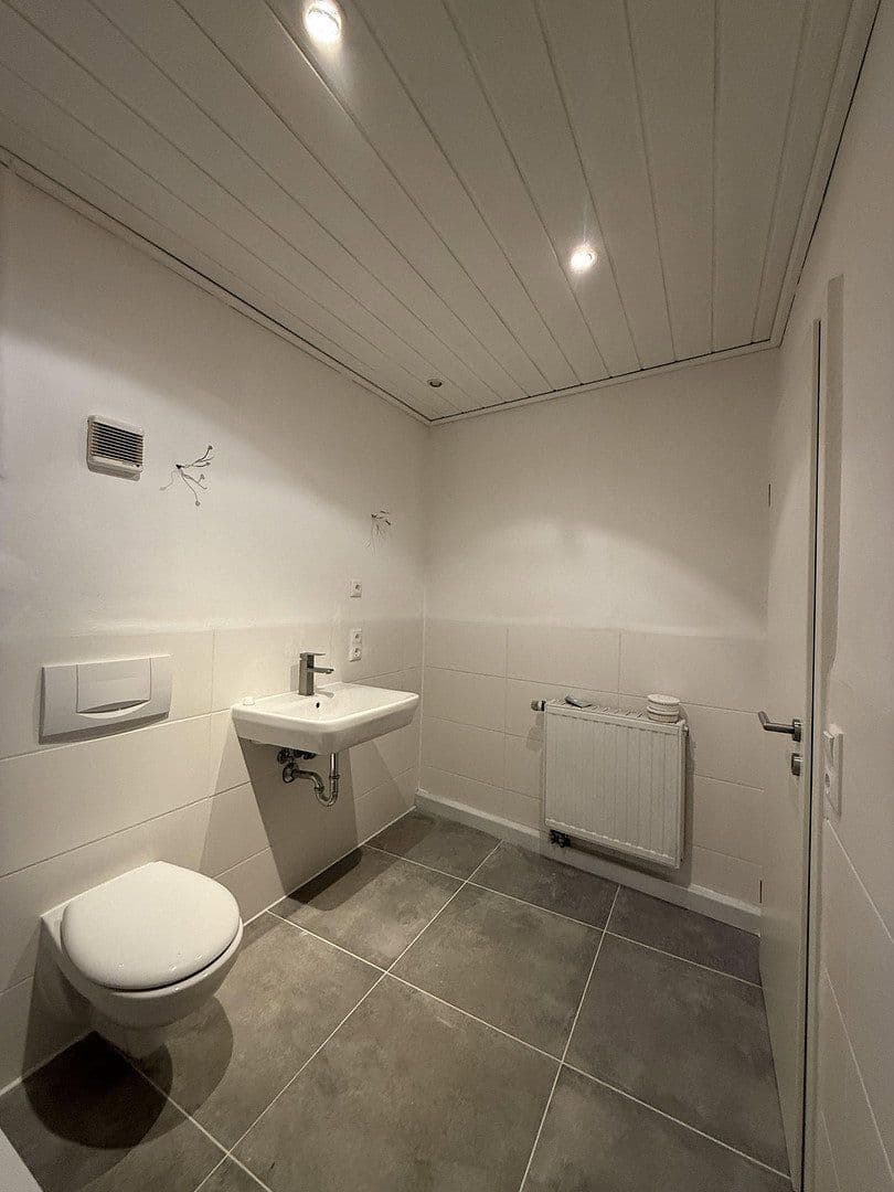 Pronájem bytu 2+kk 68 m², August-Bebel-Straße 13, Kahla, Durynsko Pronájem bytu 2+kk 68 m², August-Bebel-Straße 13, Kahla, Durynsko