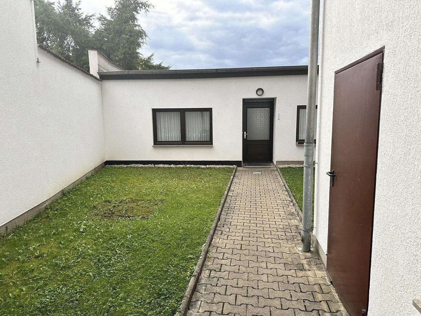 Pronájem bytu 2+kk 68 m², August-Bebel-Straße 13, Kahla, Durynsko Pronájem bytu 2+kk 68 m², August-Bebel-Straße 13, Kahla, Durynsko