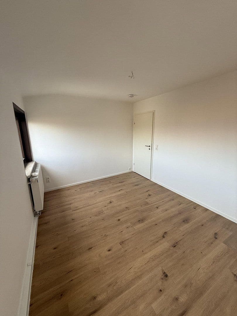 Pronájem bytu 2+kk 68 m², August-Bebel-Straße 13, Kahla, Durynsko Pronájem bytu 2+kk 68 m², August-Bebel-Straße 13, Kahla, Durynsko