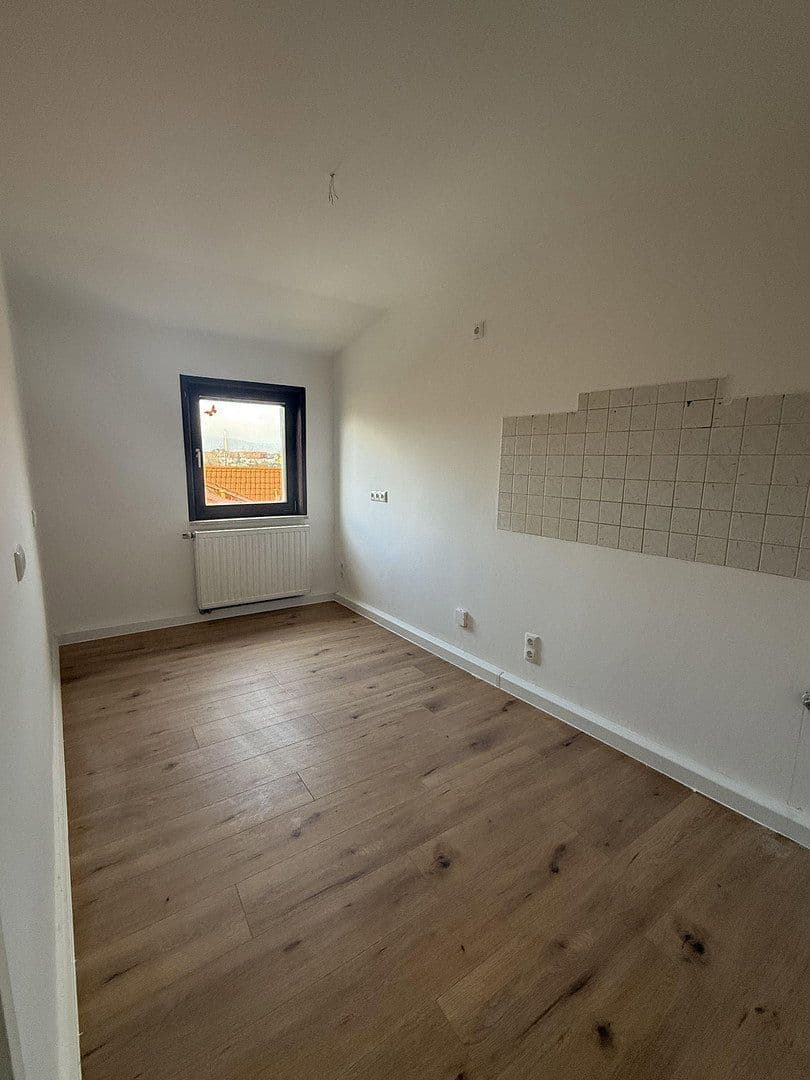 Pronájem bytu 2+kk 68 m², August-Bebel-Straße 13, Kahla, Durynsko Pronájem bytu 2+kk 68 m², August-Bebel-Straße 13, Kahla, Durynsko
