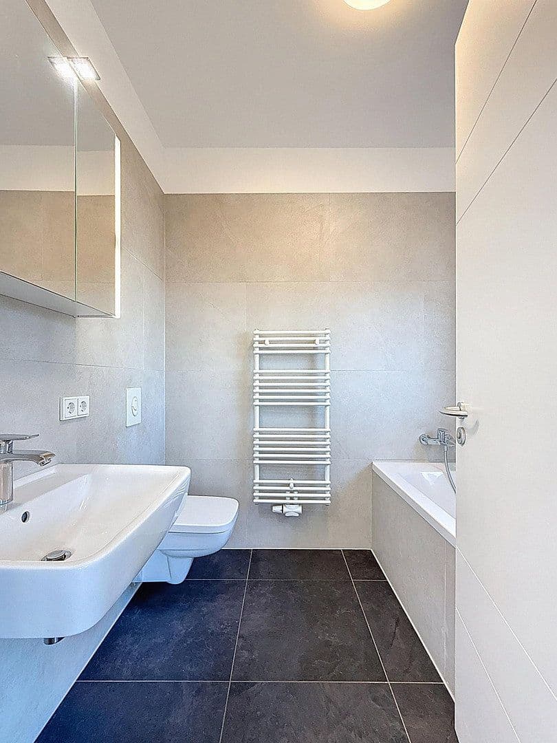 Prodej domu 172 m², pozemek 192 m², Victoriastraße 26, Berlin - Lichterfelde, Berlín Prodej domu 172 m², pozemek 192 m², Victoriastraße 26, Berlin - Lichterfelde, Berlín