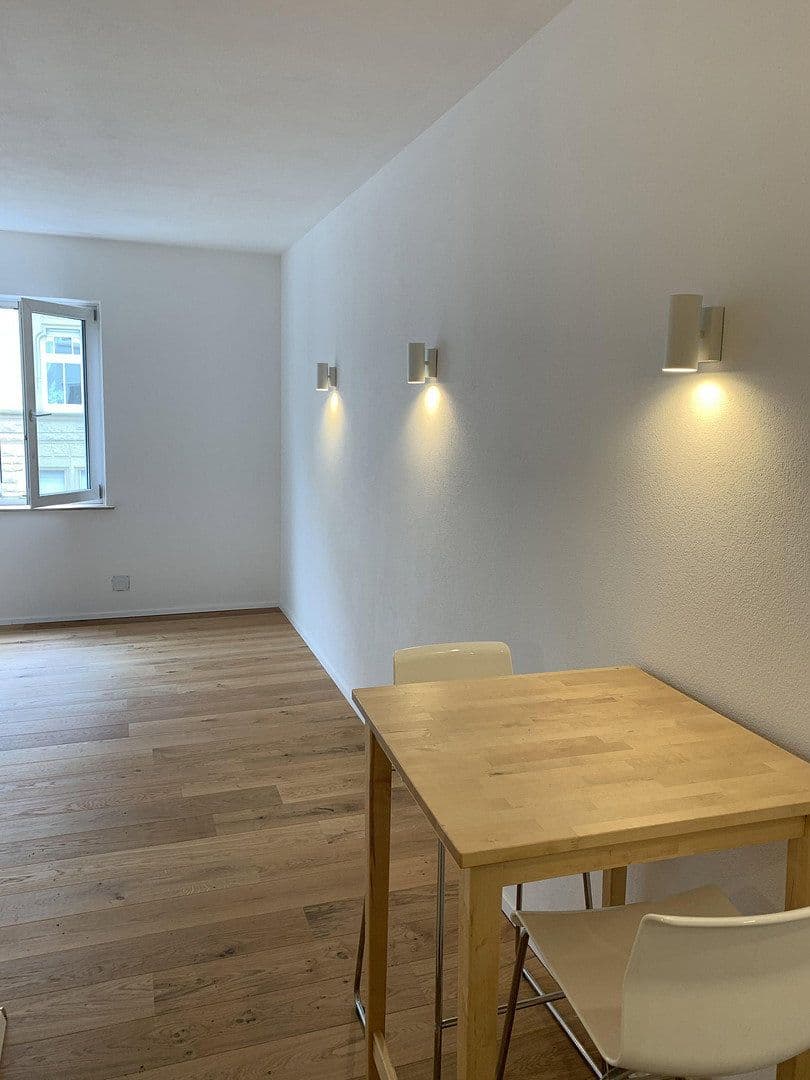 Pronájem bytu 1+1 35 m², Stuttgart, Bádensko-Württembersko Pronájem bytu 1+1 35 m², Stuttgart, Bádensko-Württembersko