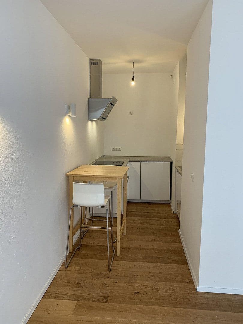 Pronájem bytu 1+1 35 m², Stuttgart, Bádensko-Württembersko Pronájem bytu 1+1 35 m², Stuttgart, Bádensko-Württembersko