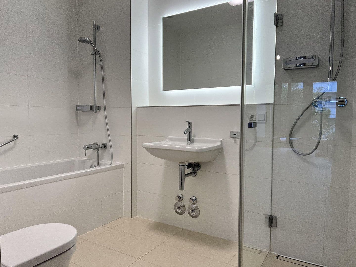 Pronájem bytu 2+1 78 m², Pariser Straße 23, Berlin, Berlín Pronájem bytu 2+1 78 m², Pariser Straße 23, Berlin, Berlín