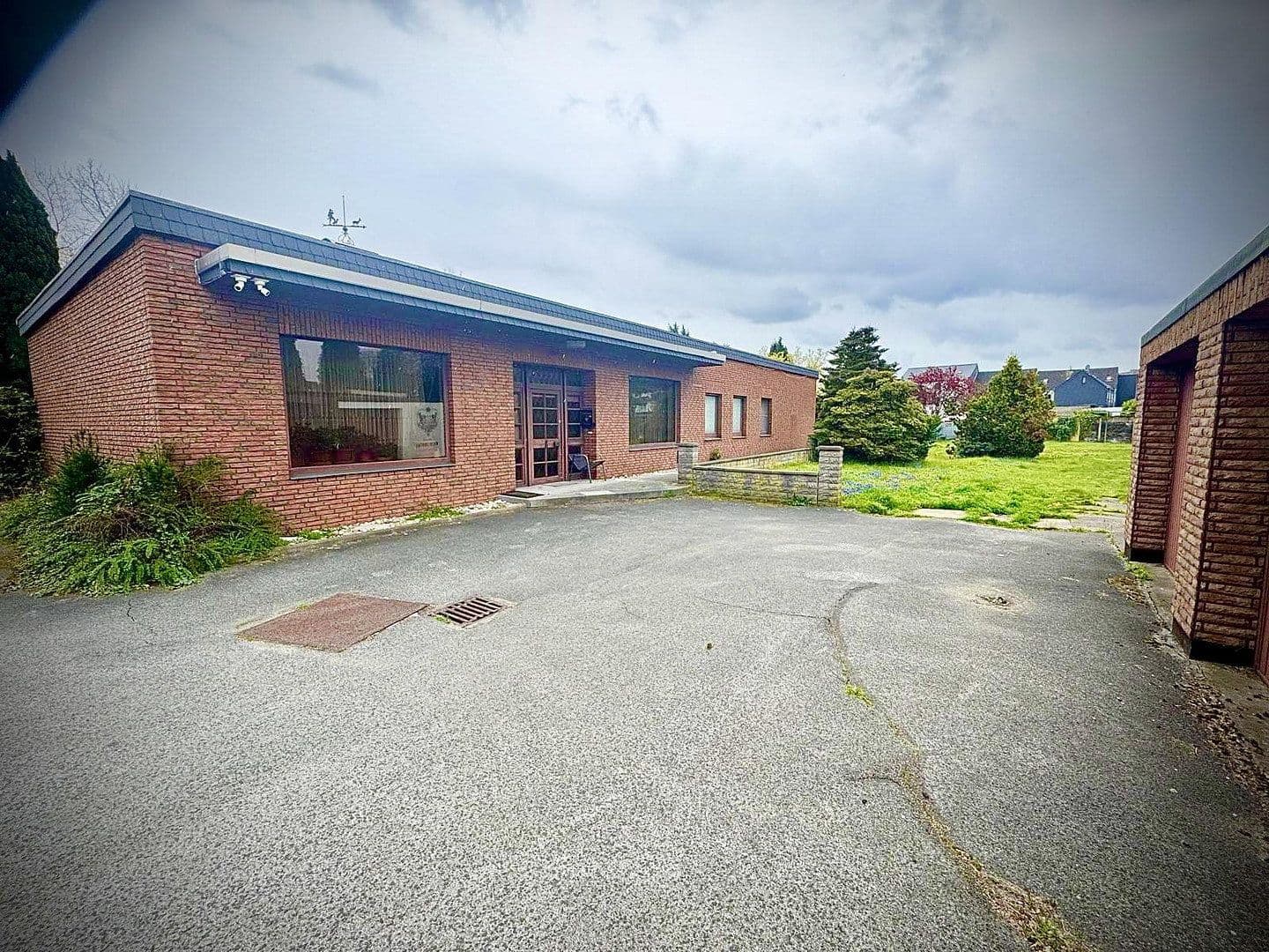 Prodej domu 229 m², pozemek 3.000 m², Oberhausen, Severní Porýní-Vestfálsko Prodej domu 229 m², pozemek 3.000 m², Oberhausen, Severní Porýní-Vestfálsko