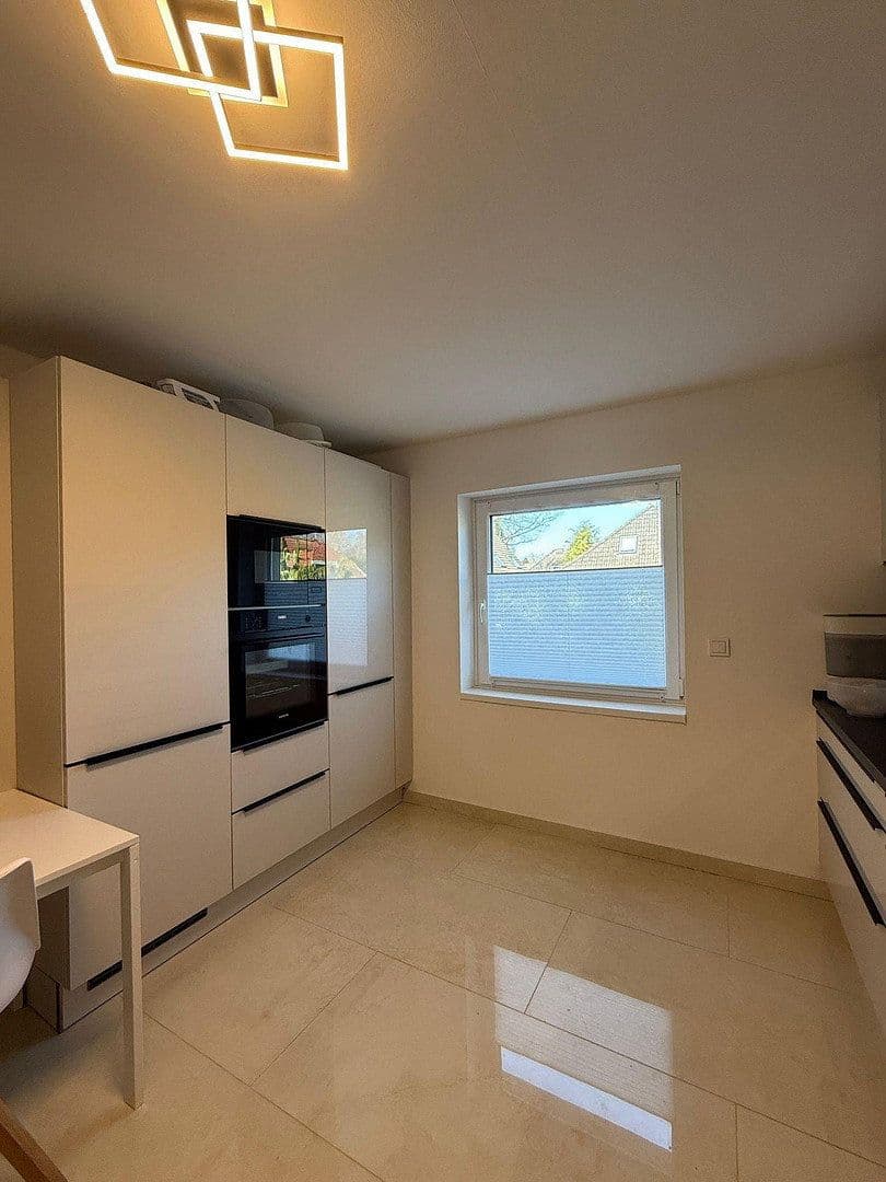 Prodej domu 137 m², pozemek 598 m², Ahrensburg, Šlesvicko-Holštýnsko Prodej domu 137 m², pozemek 598 m², Ahrensburg, Šlesvicko-Holštýnsko