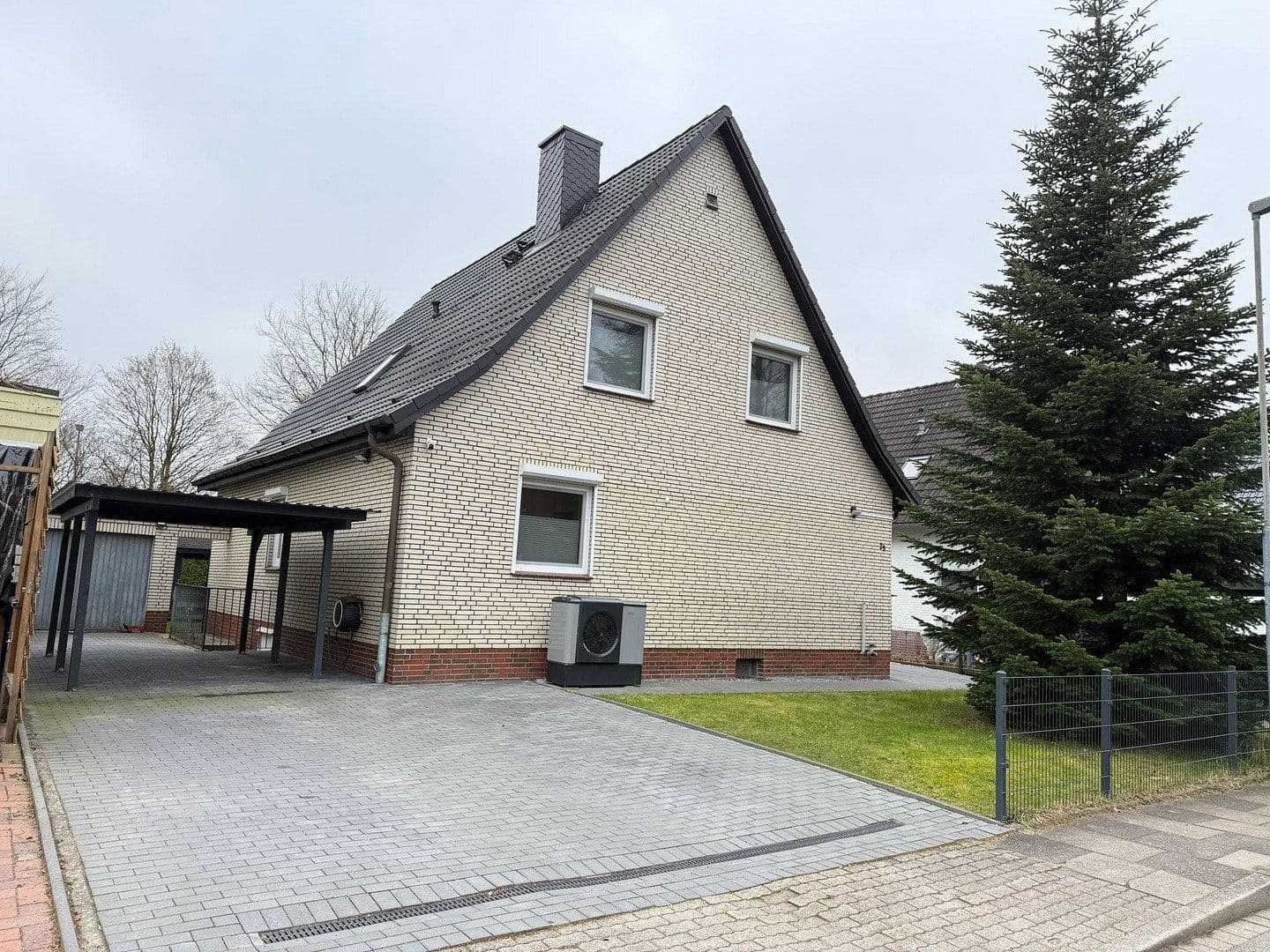 Prodej domu 137 m², pozemek 598 m², Ahrensburg, Šlesvicko-Holštýnsko Prodej domu 137 m², pozemek 598 m², Ahrensburg, Šlesvicko-Holštýnsko