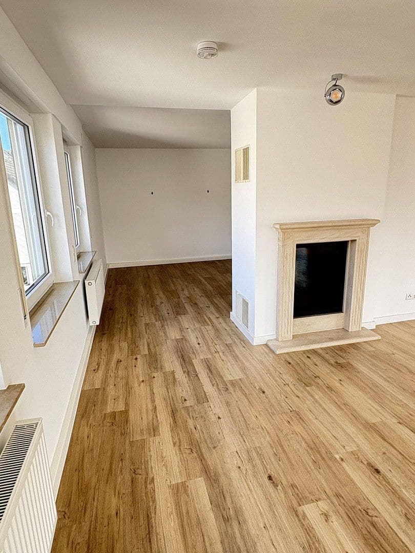 Pronájem bytu 3+1 154 m², Bahnhofstraße 4a, Delligsen, Dolní Sasko Pronájem bytu 3+1 154 m², Bahnhofstraße 4a, Delligsen, Dolní Sasko