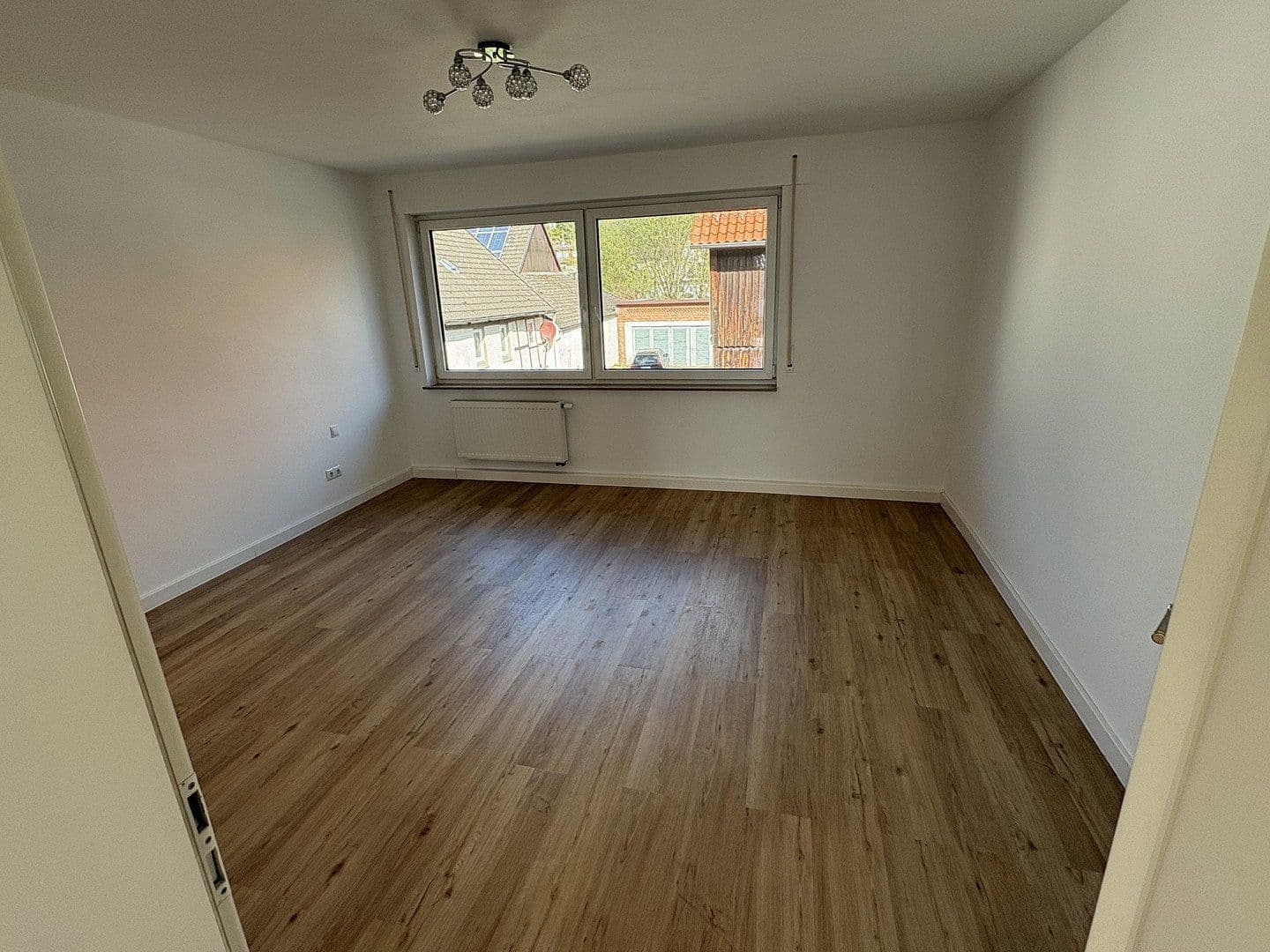 Pronájem bytu 3+1 154 m², Bahnhofstraße 4a, Delligsen, Dolní Sasko Pronájem bytu 3+1 154 m², Bahnhofstraße 4a, Delligsen, Dolní Sasko