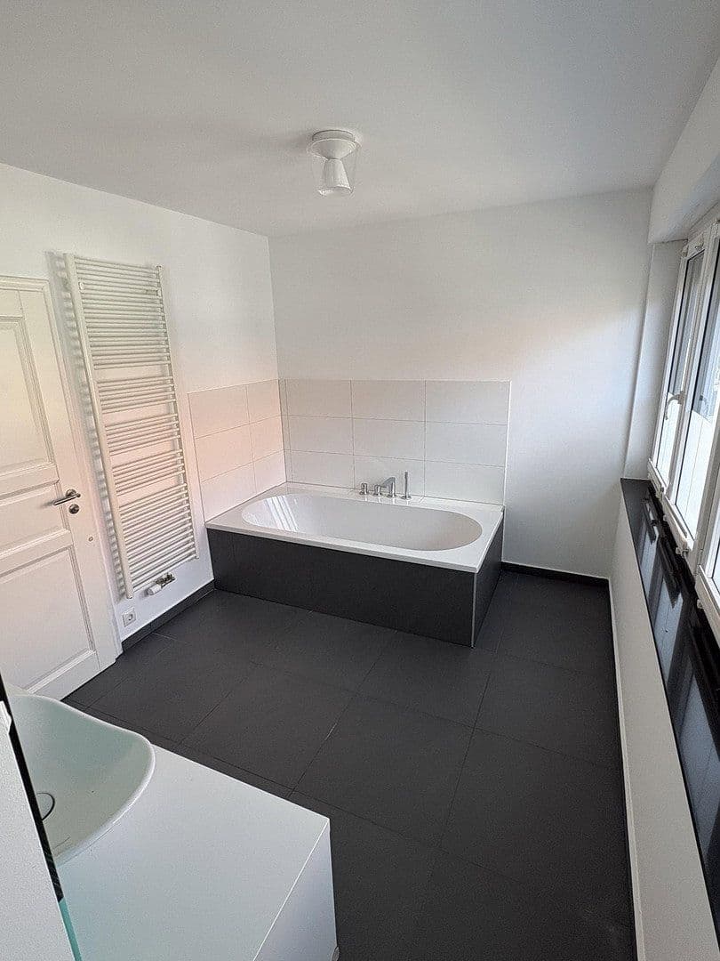 Pronájem bytu 3+1 154 m², Bahnhofstraße 4a, Delligsen, Dolní Sasko Pronájem bytu 3+1 154 m², Bahnhofstraße 4a, Delligsen, Dolní Sasko