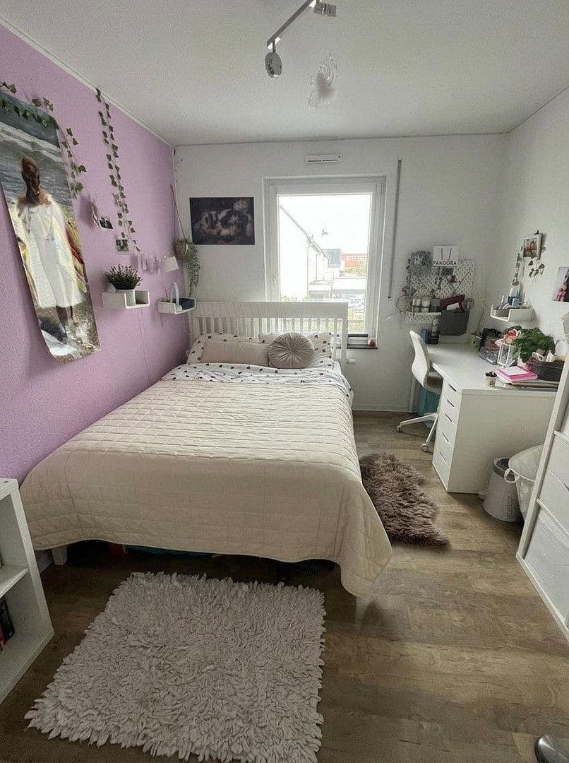 Pronájem bytu 4+1 91 m², Aristide-Briand-Str. 6, Herzogenaurach, Bavorsko Pronájem bytu 4+1 91 m², Aristide-Briand-Str. 6, Herzogenaurach, Bavorsko