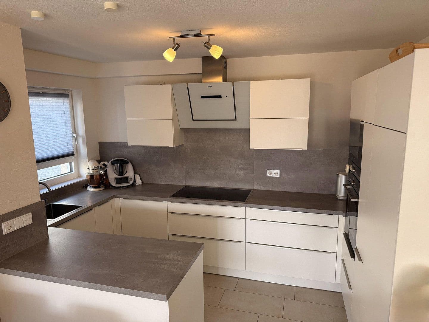 Prodej bytu 4+1 95 m², Fuchsbüchlerkellerstr.16a, Geisenfeld, Bavorsko Prodej bytu 4+1 95 m², Fuchsbüchlerkellerstr.16a, Geisenfeld, Bavorsko